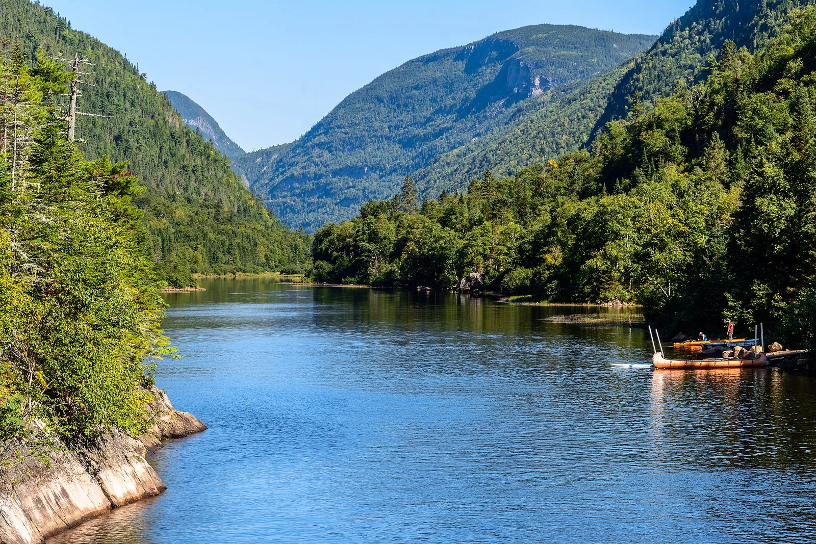 Kayak sur la rivière Malbaie dans le parc des Hautes-Gorges
