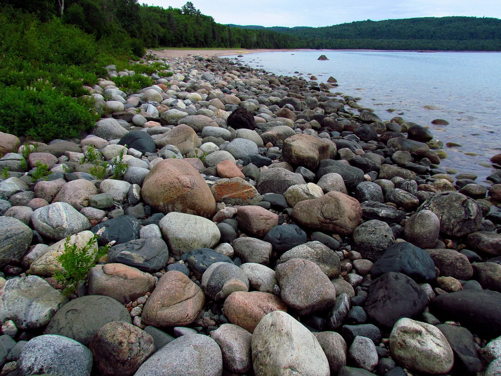 Falaises et rive du lac Supérieur en Ontario