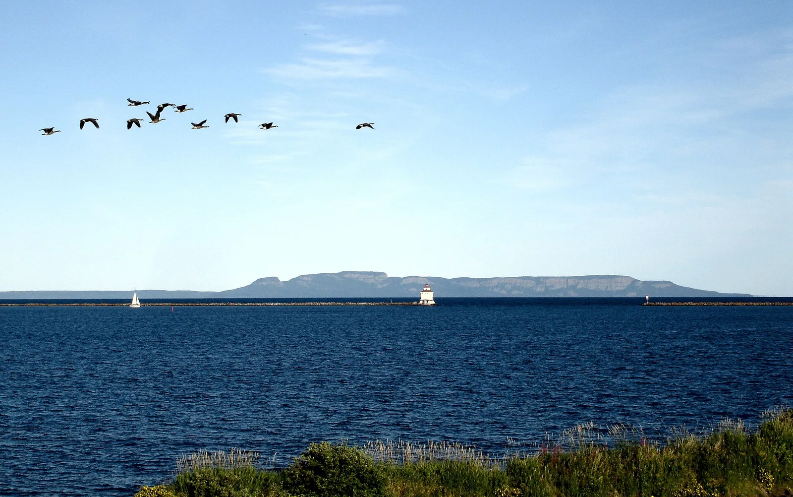 Sleeping Giant Provincial Park et bernaches vus depuis Thunder Bay
