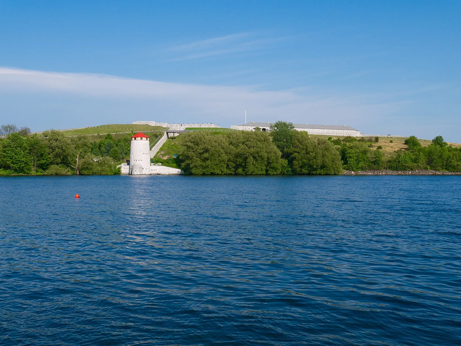 Fort Henry à Kingston Ontario vu du lac