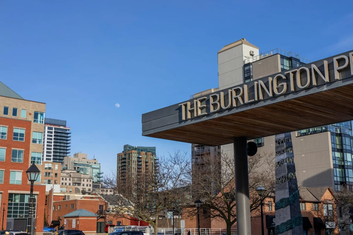 Centre-ville de Burlington Vermont au crépuscule