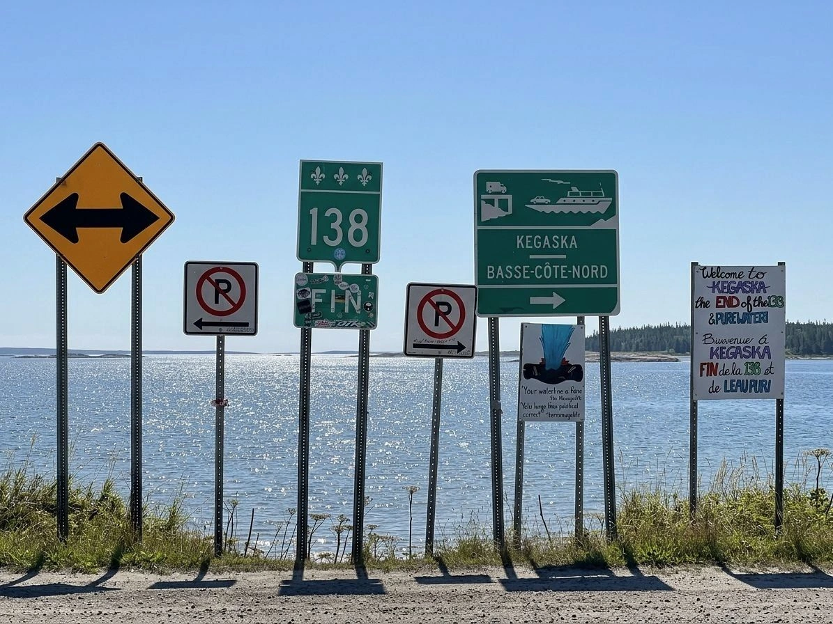 Panneau marquant la fin de la route 138 à Kegaska, Basse-Côte-Nord
